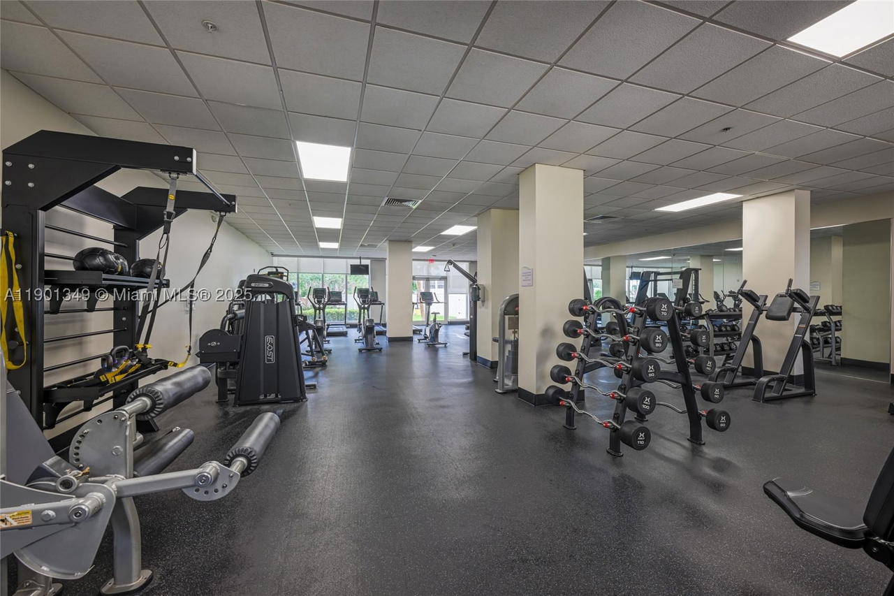 Real estate property located at 3001 Ocean Dr #1513, Broward, Residences On Hollywood B, Hollywood, FL