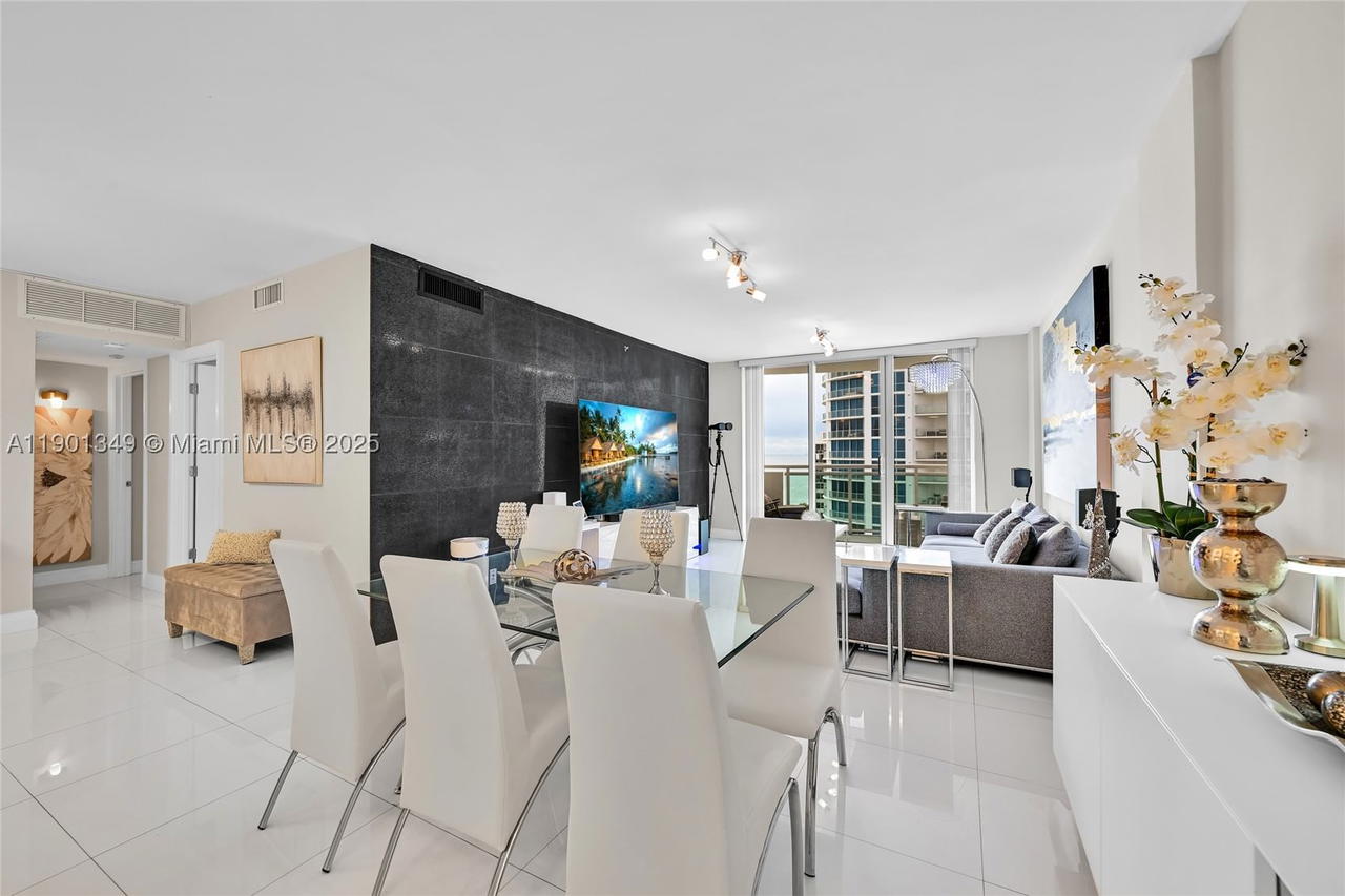 Real estate property located at 3001 Ocean Dr #1513, Broward, Residences On Hollywood B, Hollywood, FL