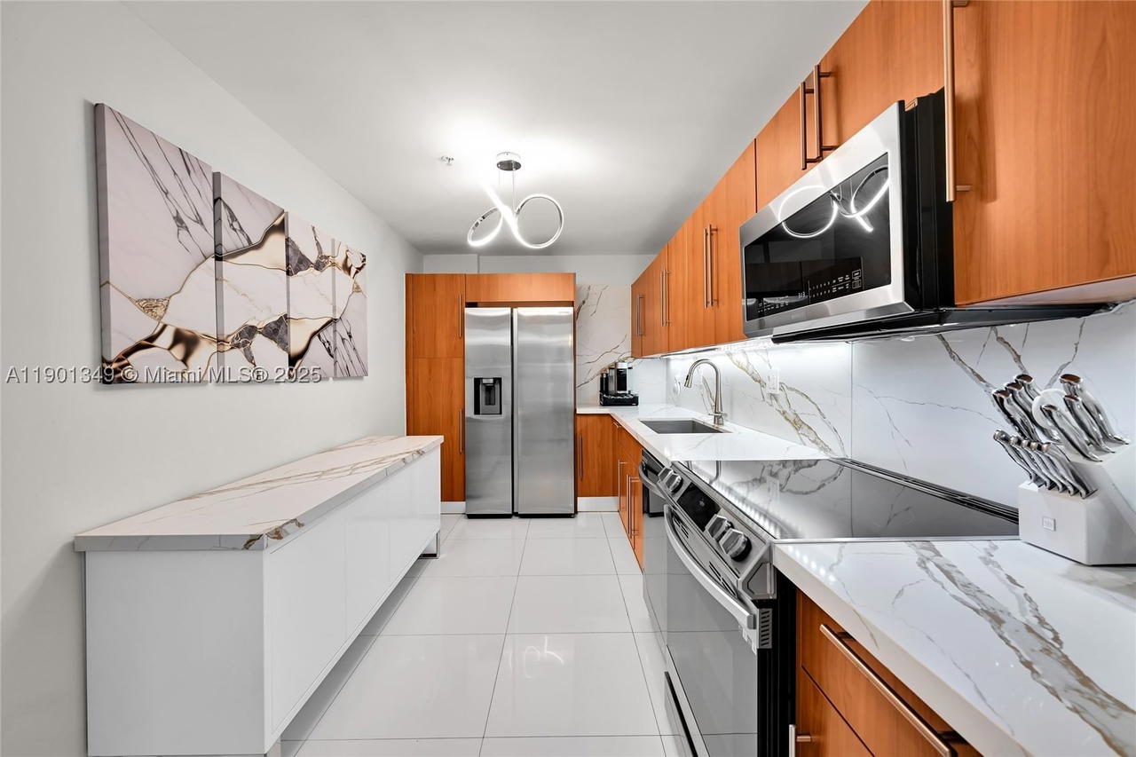 Real estate property located at 3001 Ocean Dr #1513, Broward, Residences On Hollywood B, Hollywood, FL