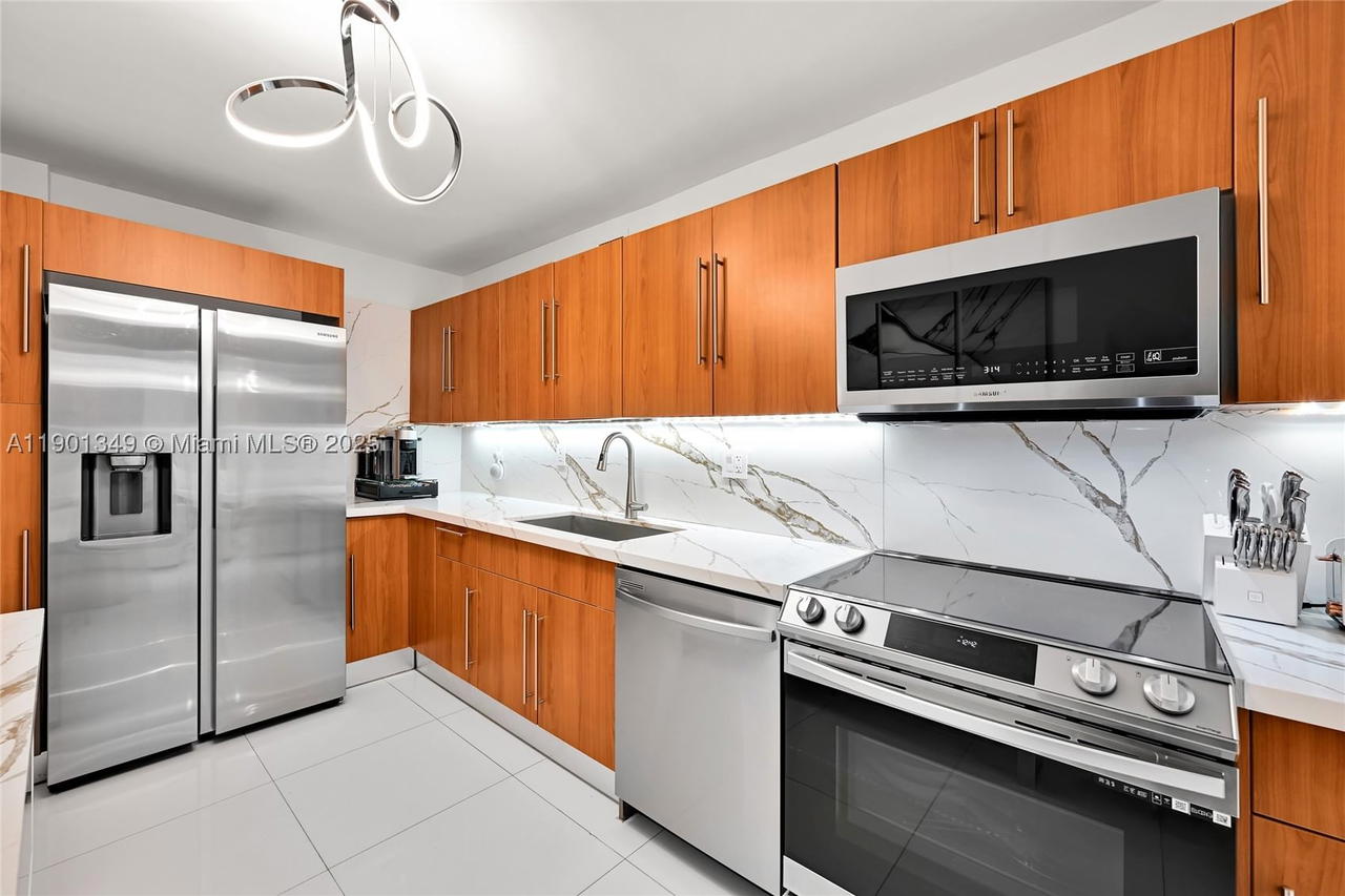 Real estate property located at 3001 Ocean Dr #1513, Broward, Residences On Hollywood B, Hollywood, FL