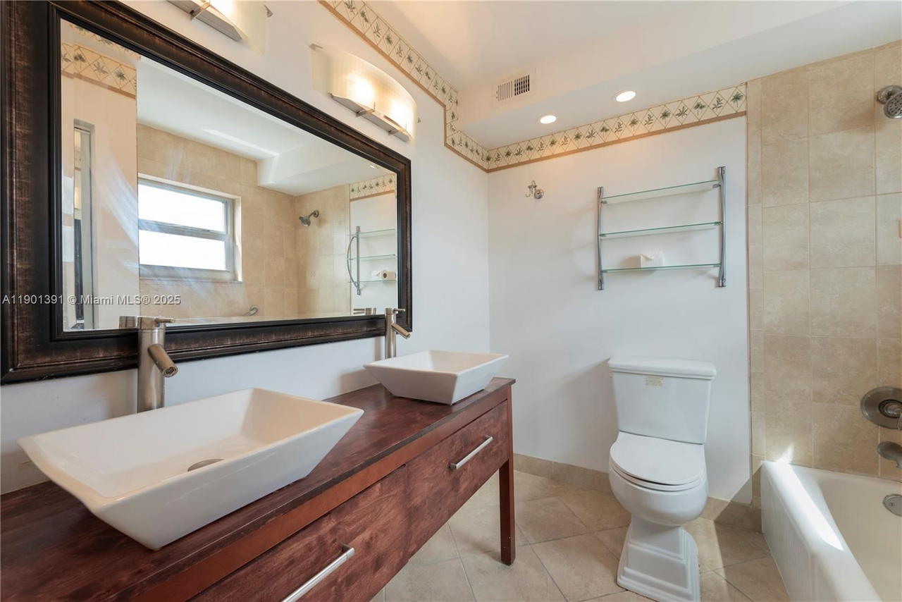Real estate property located at 427 Golden Isles Dr #14J, Broward, Golden Horn South Condo, Hallandale Beach, FL