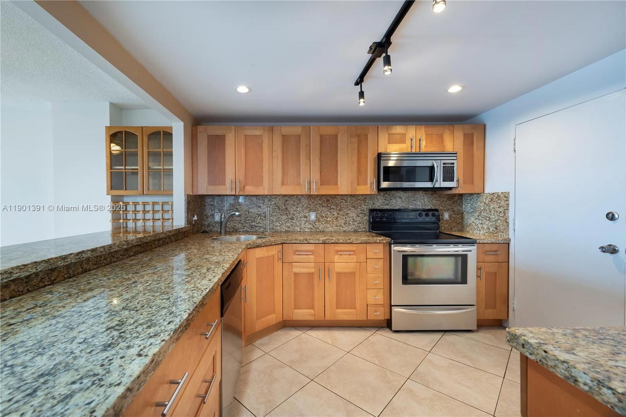 Real estate property located at 427 Golden Isles Dr #14J, Broward, Golden Horn South Condo, Hallandale Beach, FL