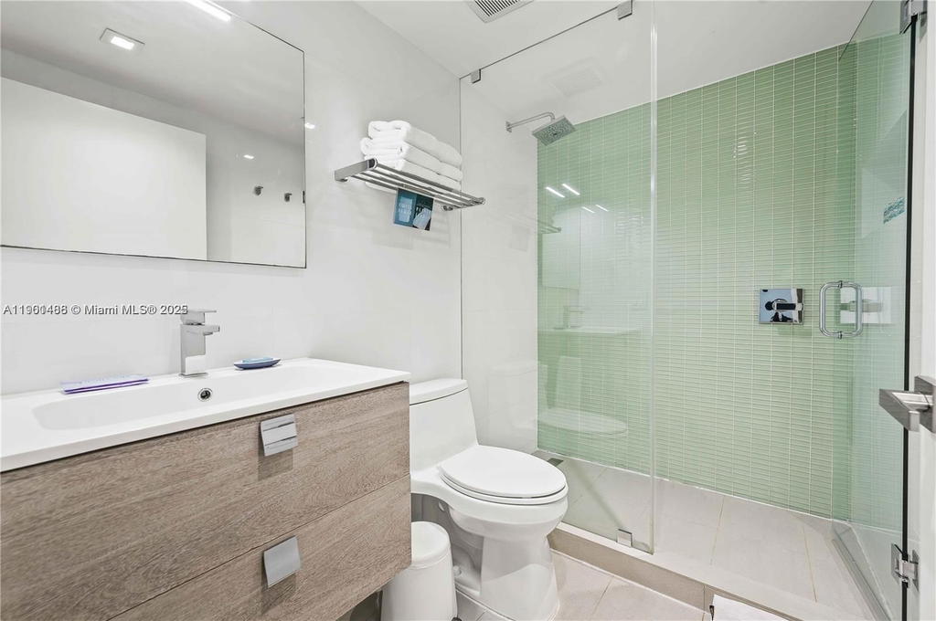 Real estate property located at 1215 West Ave #605, Miami-dade, Bay View Sub, Miami Beach, FL
