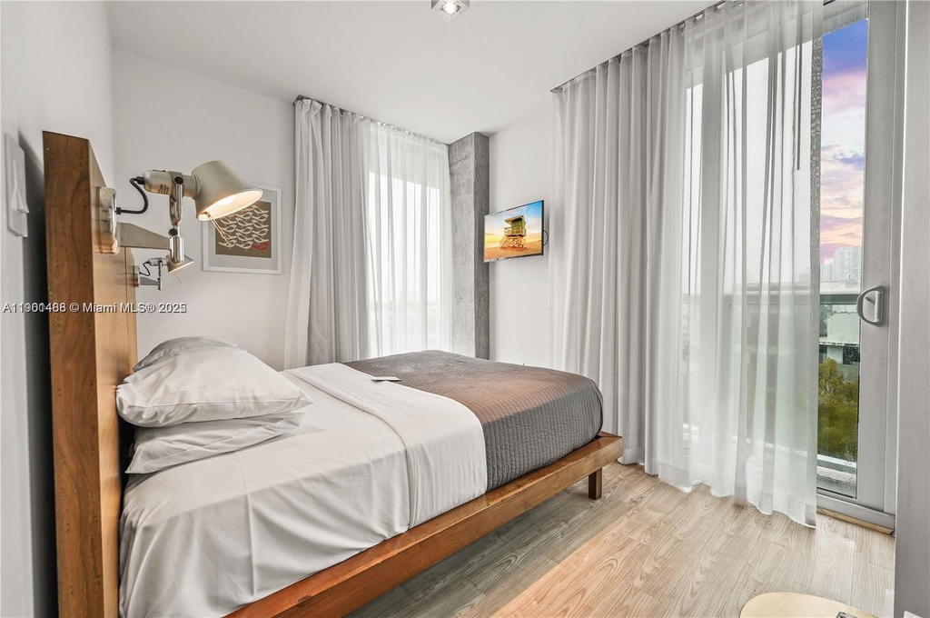 Real estate property located at 1215 West Ave #605, Miami-dade, Bay View Sub, Miami Beach, FL