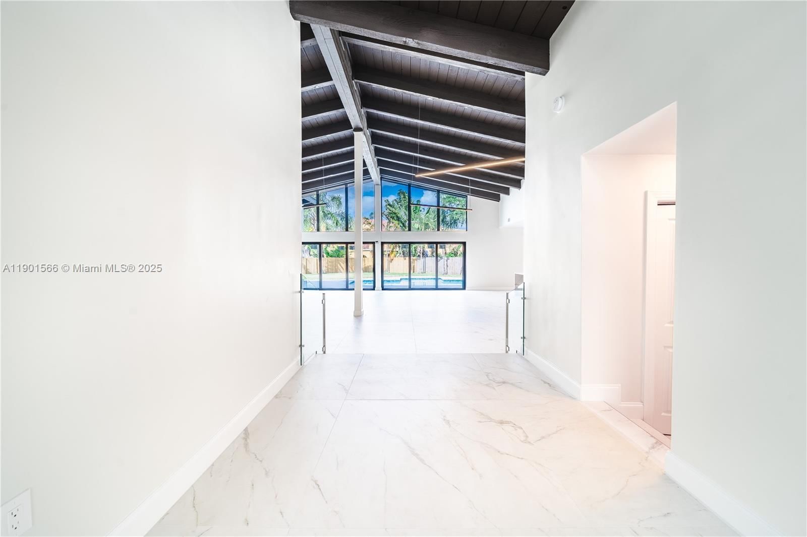 Real estate property located at 842 Coco Plum Cir, Broward, Jacaranda Area 9, Plantation, FL