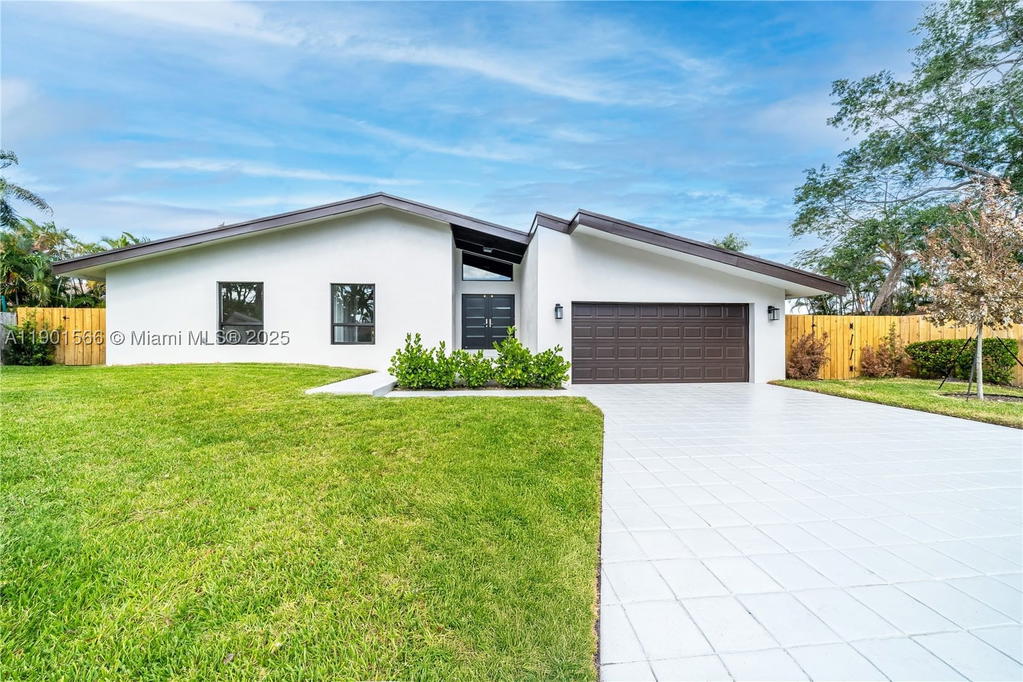 Real estate property located at 842 Coco Plum Cir, Broward, Jacaranda Area 9, Plantation, FL
