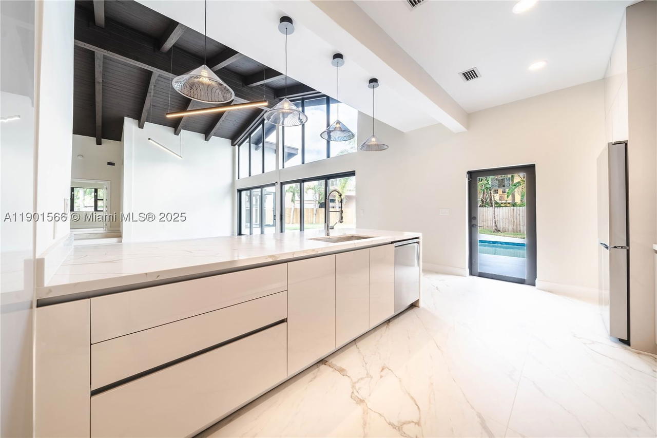 Real estate property located at 842 Coco Plum Cir, Broward, Jacaranda Area 9, Plantation, FL