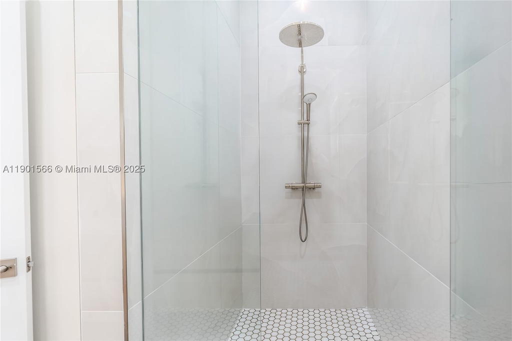 Real estate property located at 842 Coco Plum Cir, Broward, Jacaranda Area 9, Plantation, FL