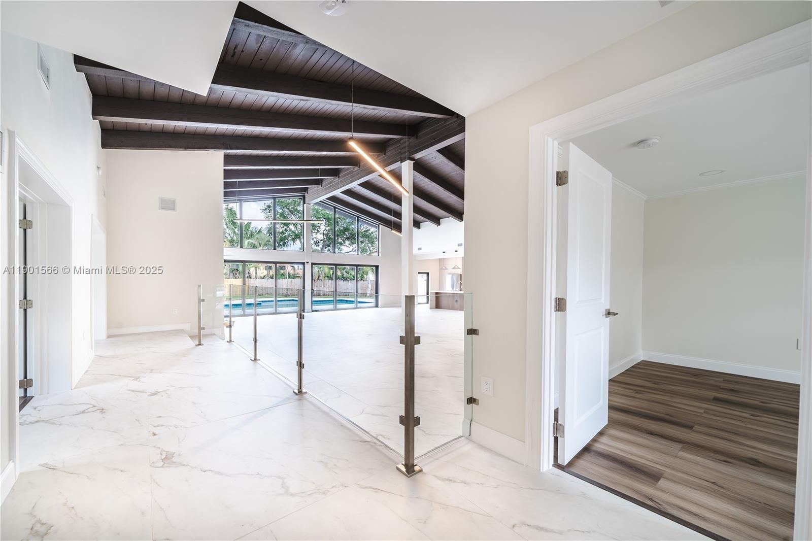 Real estate property located at 842 Coco Plum Cir, Broward, Jacaranda Area 9, Plantation, FL