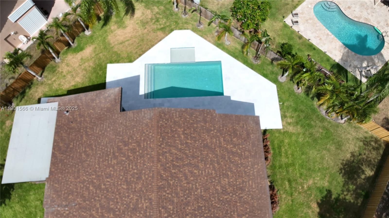 Real estate property located at 842 Coco Plum Cir, Broward, Jacaranda Area 9, Plantation, FL