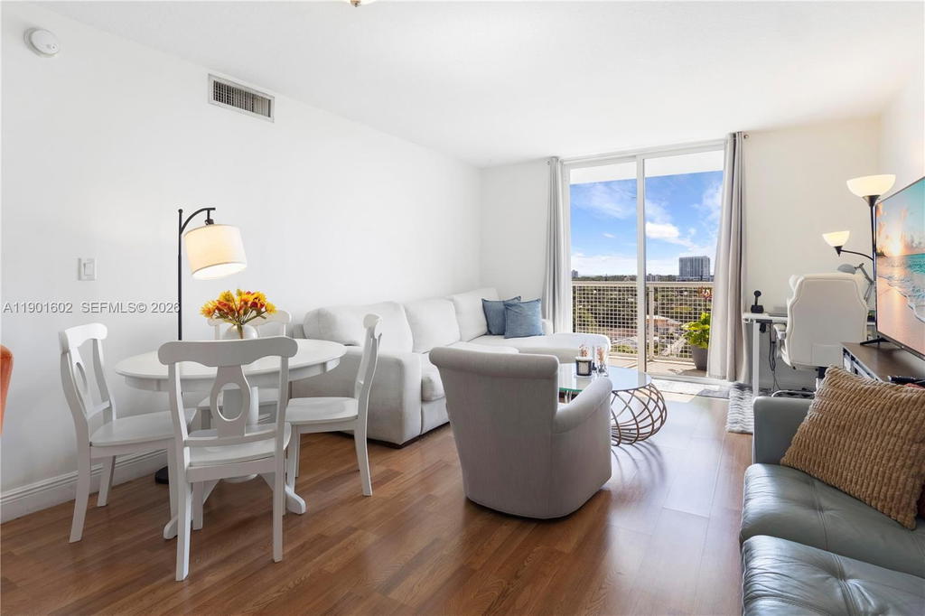 Real estate property located at 900 8th St #1009, Miami-dade, Brickell Vista Condo, Miami, FL