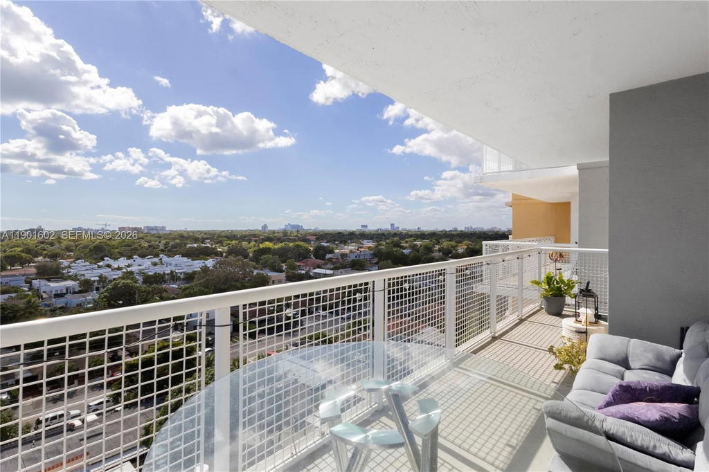 Real estate property located at 900 8th St #1009, Miami-dade, Brickell Vista Condo, Miami, FL