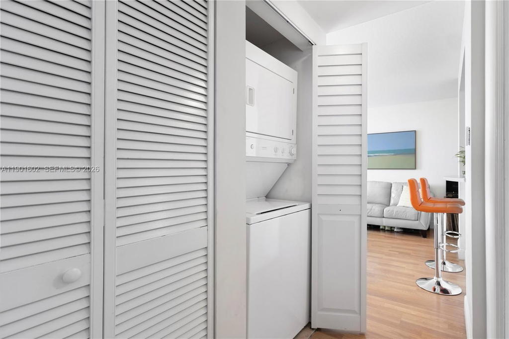 Real estate property located at 900 8th St #1009, Miami-dade, Brickell Vista Condo, Miami, FL