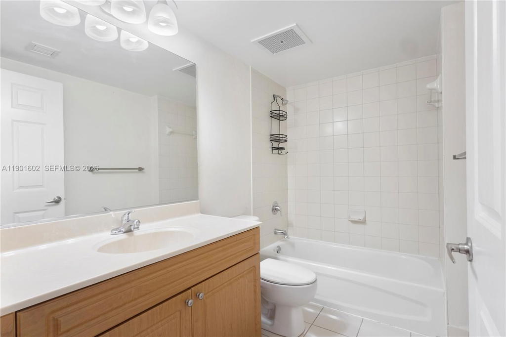 Real estate property located at 900 8th St #1009, Miami-dade, Brickell Vista Condo, Miami, FL