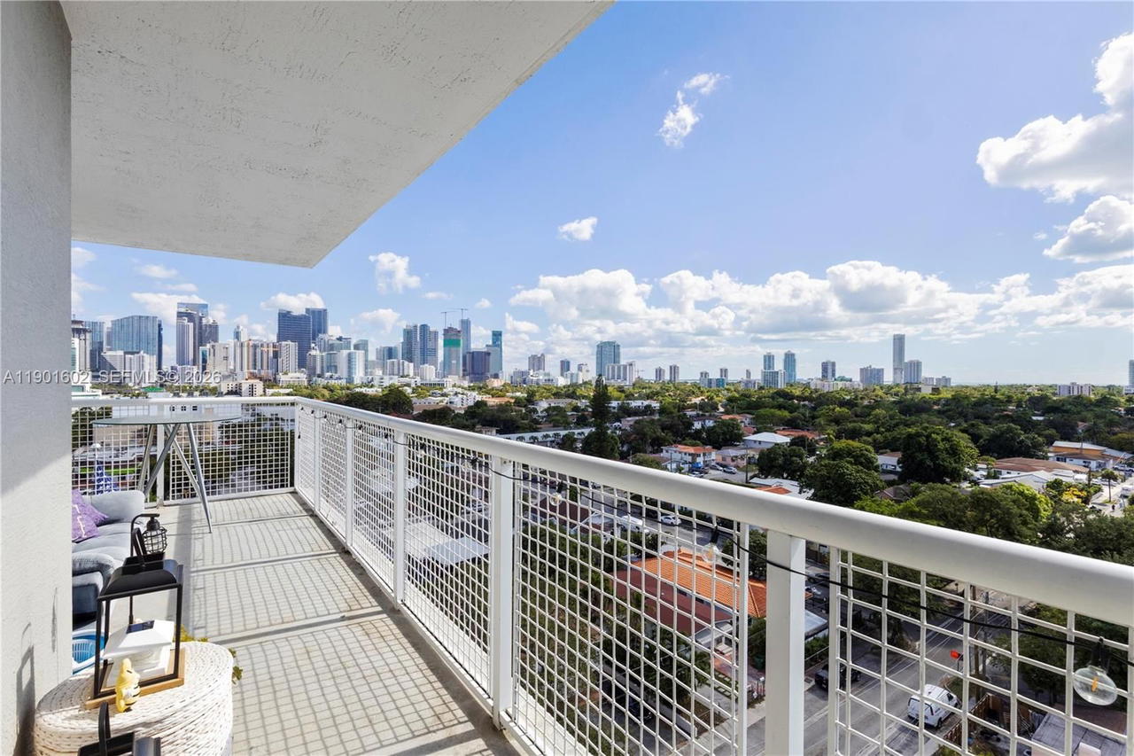 Real estate property located at 900 8th St #1009, Miami-dade, Brickell Vista Condo, Miami, FL