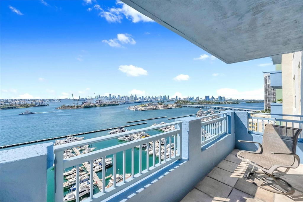 Real estate property located at 90 Alton Rd #2002, Miami-dade, Yacht Club At Portofino C, Miami Beach, FL