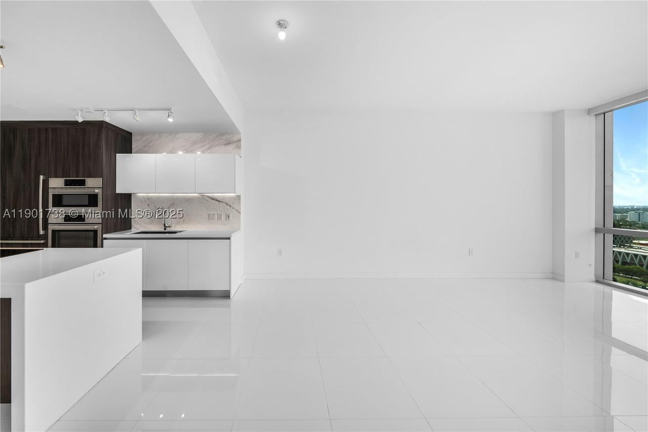 Real estate property located at 851 1st AVE #2106, Miami-dade, Paramount Miami Worldcent, Miami, FL