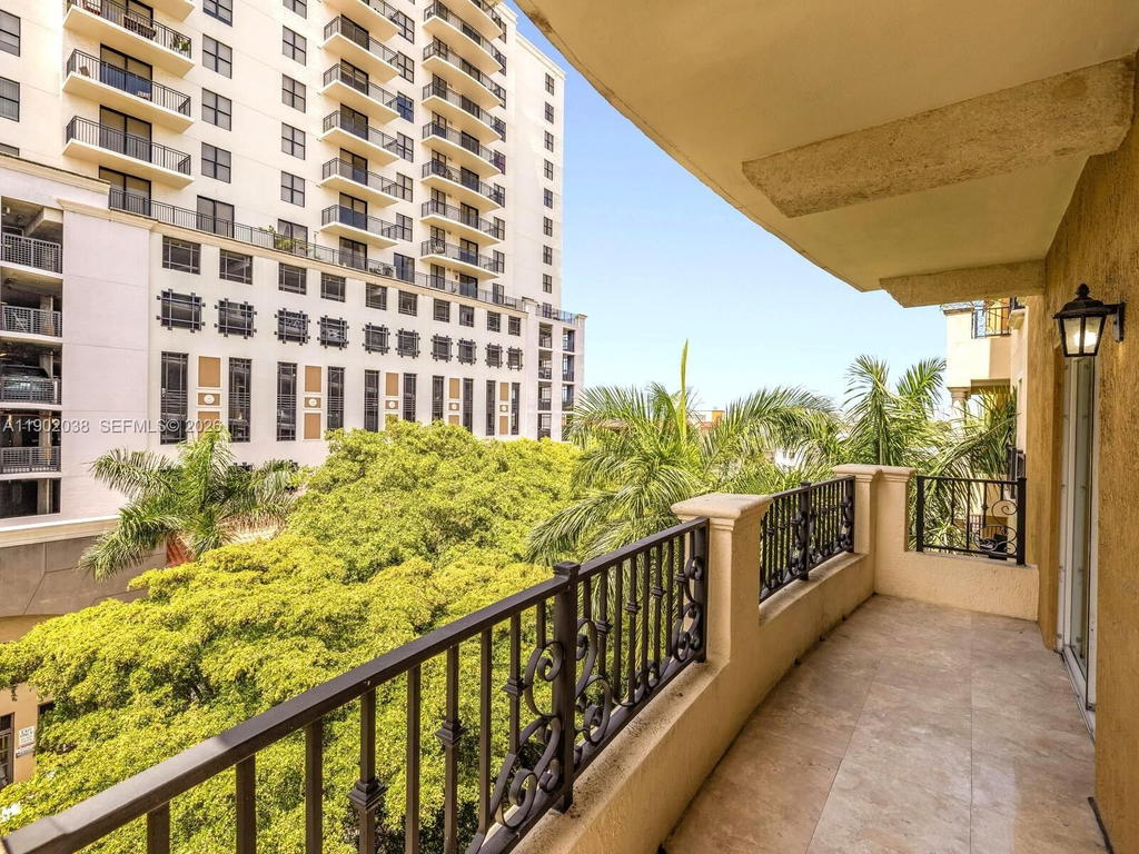 Real estate property located at 20 Calabria Ave #505, Miami-dade, Villa Calabria Condo, Coral Gables, FL