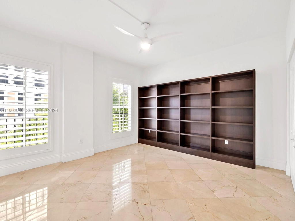 Real estate property located at 20 Calabria Ave #505, Miami-dade, Villa Calabria Condo, Coral Gables, FL