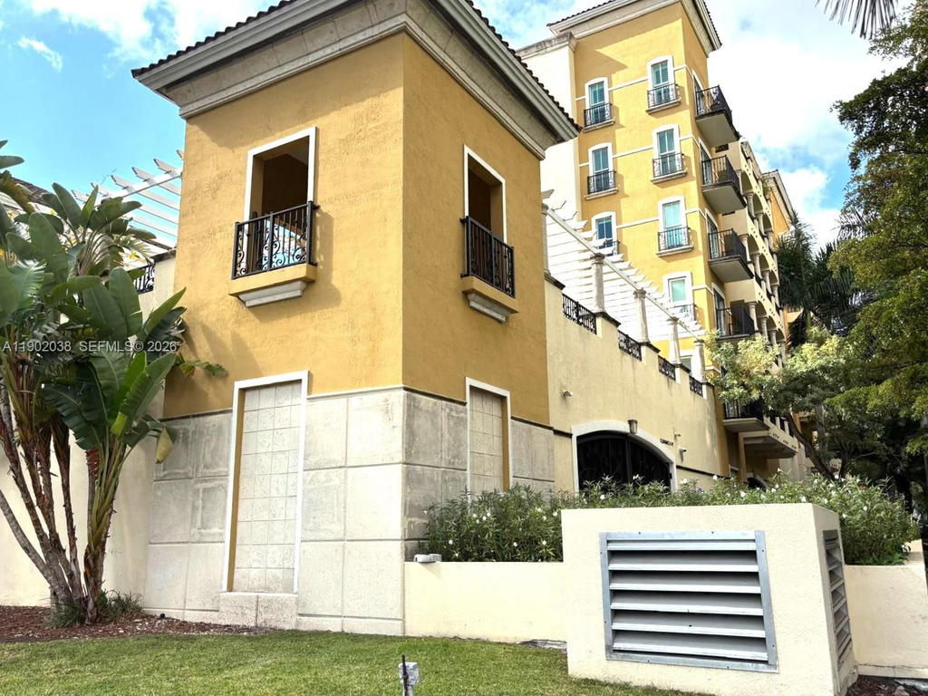 Real estate property located at 20 Calabria Ave #505, Miami-dade, Villa Calabria Condo, Coral Gables, FL
