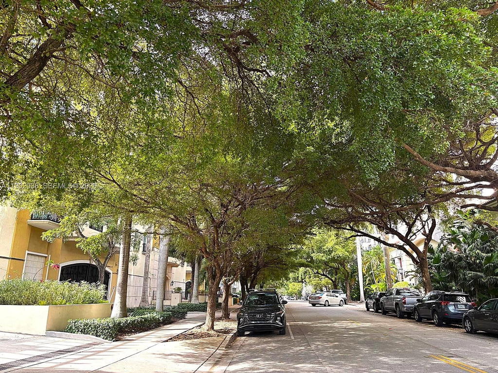 Real estate property located at 20 Calabria Ave #505, Miami-dade, Villa Calabria Condo, Coral Gables, FL