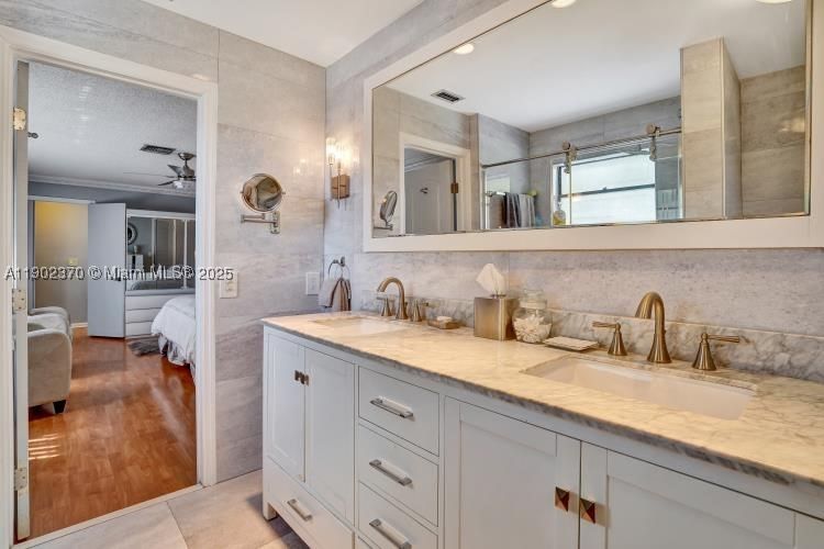 Real estate property located at 10026 52nd Ter, Miami-dade, The Townhomes Of Doral Oa, Doral, FL