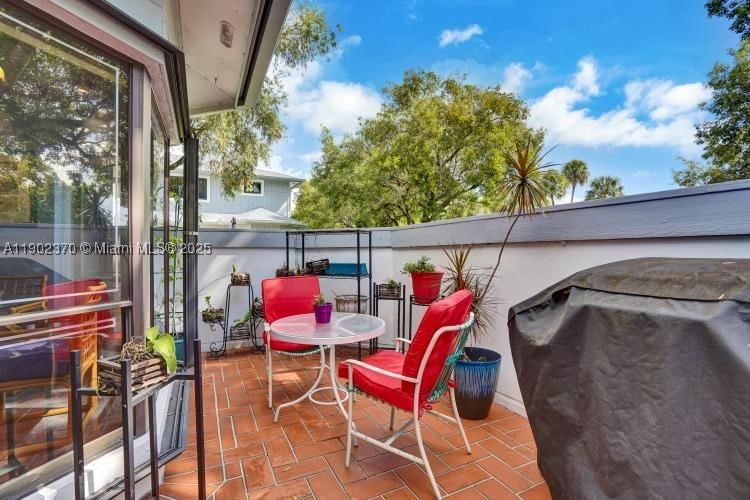 Real estate property located at 10026 52nd Ter, Miami-dade, The Townhomes Of Doral Oa, Doral, FL
