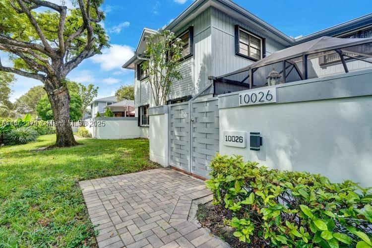 Real estate property located at 10026 52nd Ter, Miami-dade, The Townhomes Of Doral Oa, Doral, FL