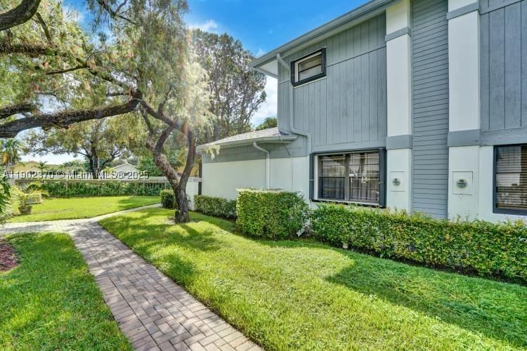 Real estate property located at 10026 52nd Ter, Miami-dade, The Townhomes Of Doral Oa, Doral, FL