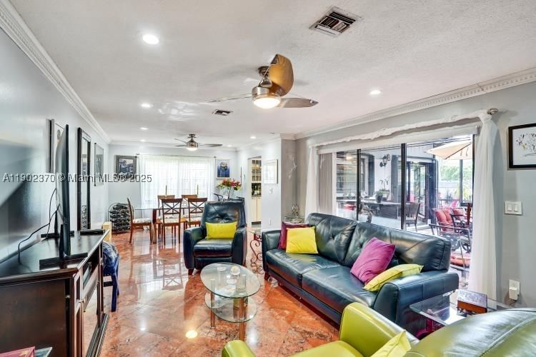 Real estate property located at 10026 52nd Ter, Miami-dade, The Townhomes Of Doral Oa, Doral, FL