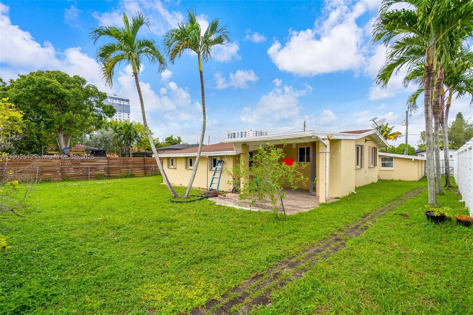 Real estate property located at 10590 7th Ter, Miami-dade, Richardson-kellett Land C, Sweetwater, FL