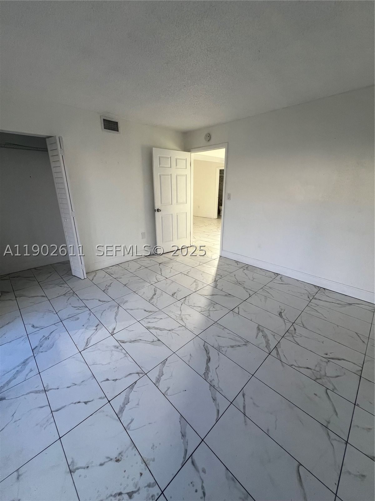 Real estate property located at 301 177th St #136, Miami-dade, New World Condo Apts Ii, Miami Gardens, FL