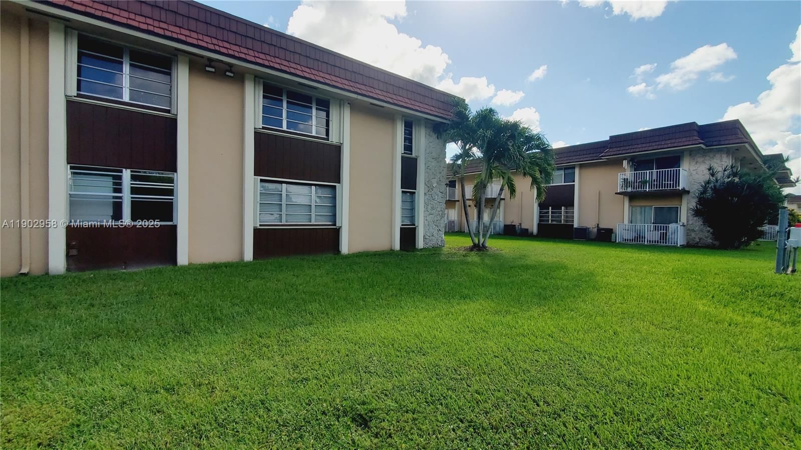 Real estate property located at 5301 77th Ct #201G, Miami-dade, Lakeview Gardens Condo, Miami, FL