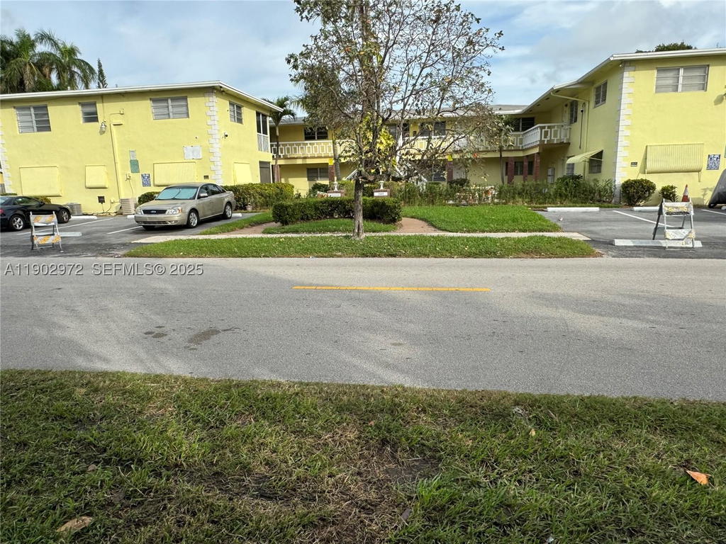 Real estate property located at 1501 Arthur St #1, Broward, Westchester Arms Co-op, Hollywood, FL