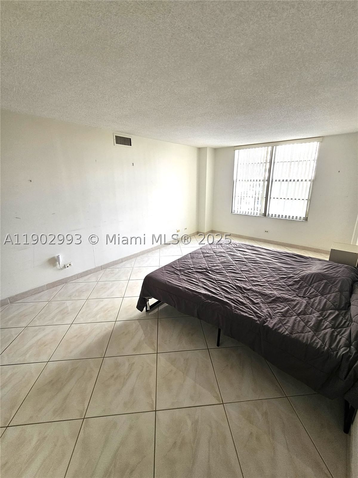 Real estate property located at 230 174th St #409, Miami-dade, Winston Tower 300 Condo, Sunny Isles Beach, FL