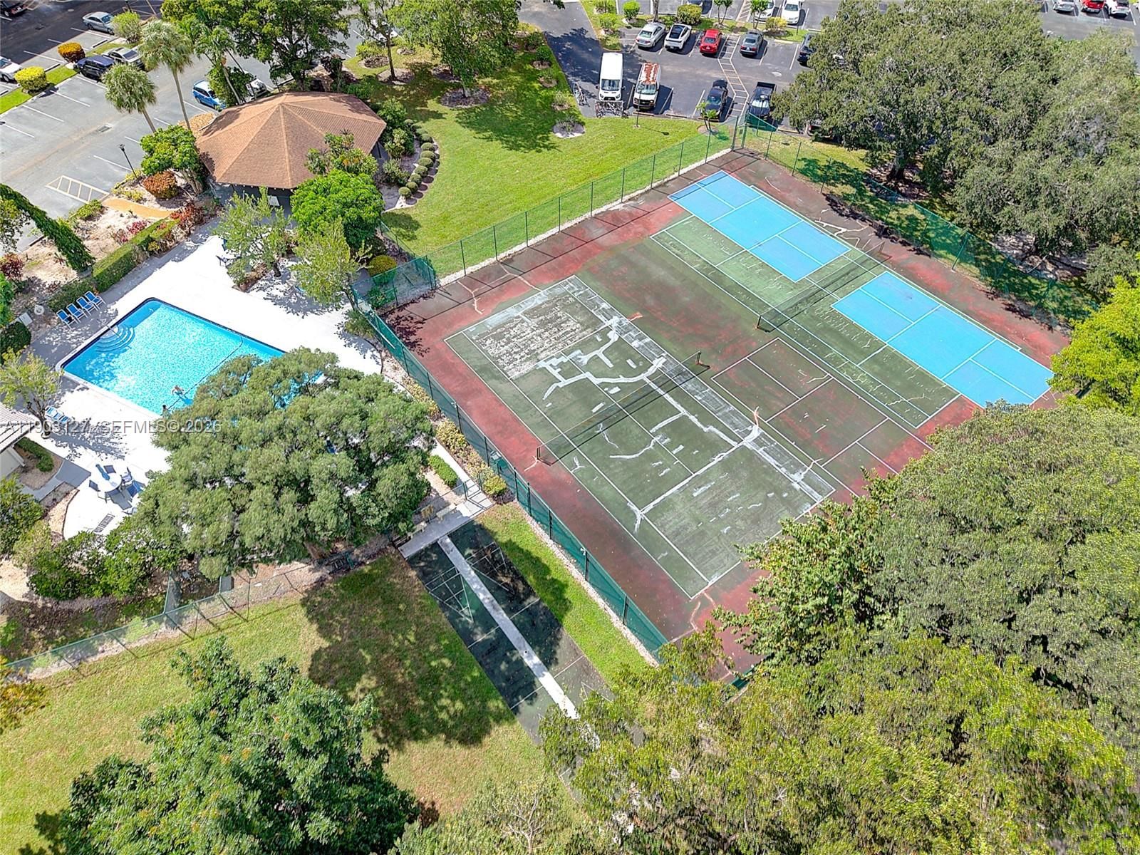 Real estate property located at 5900 44th St #202, Broward, Greens Of Inverrary Phase, Lauderhill, FL