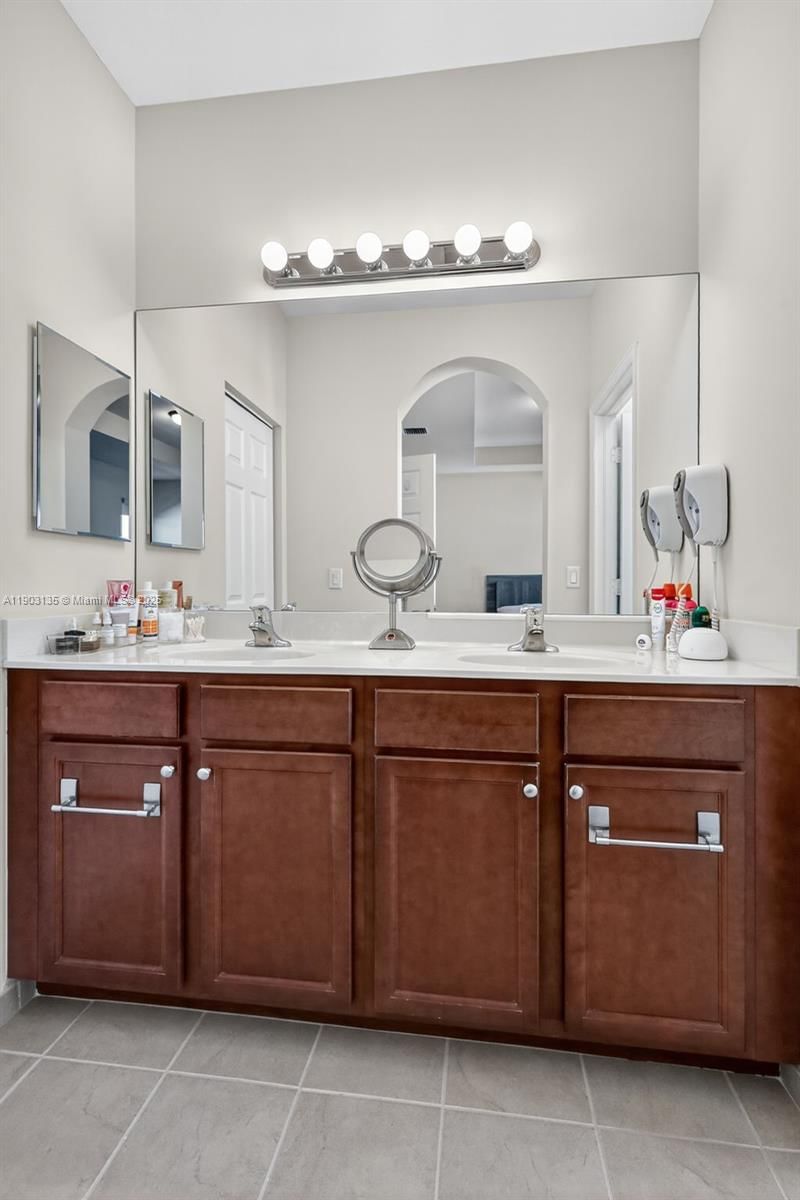 Real estate property located at 11301 88th St, Miami-dade, Villa Bello, Doral, FL