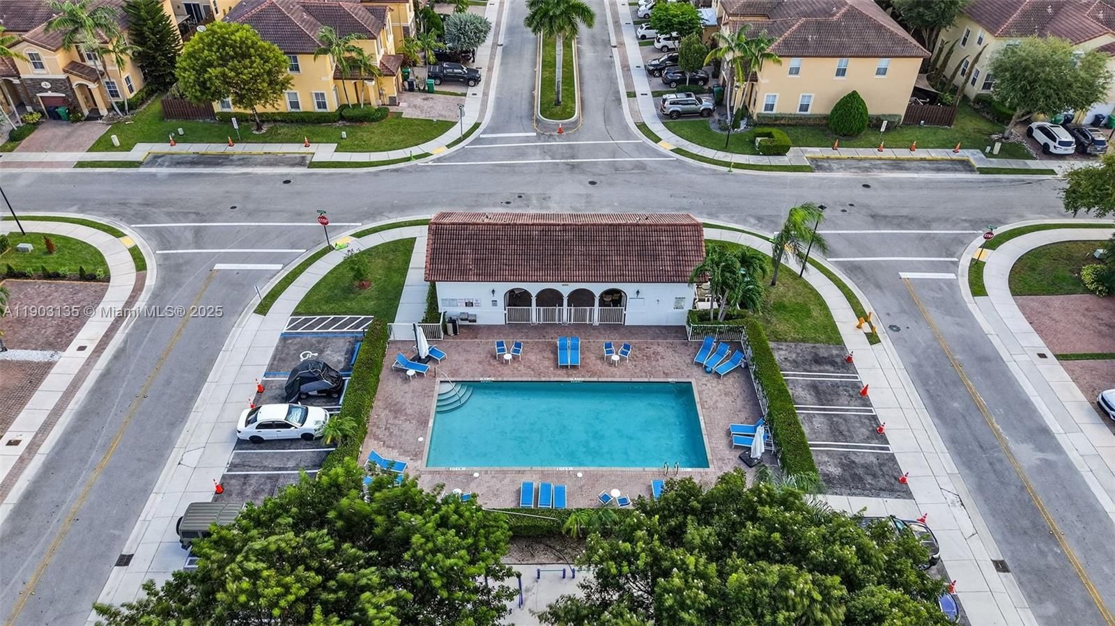 Real estate property located at 11301 88th St, Miami-dade, Villa Bello, Doral, FL