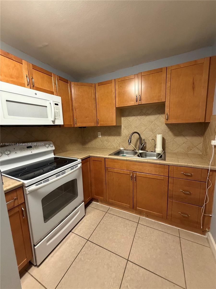 Real estate property located at 1055 77th St #411, Miami-dade, Flamenco Condo, Hialeah, FL