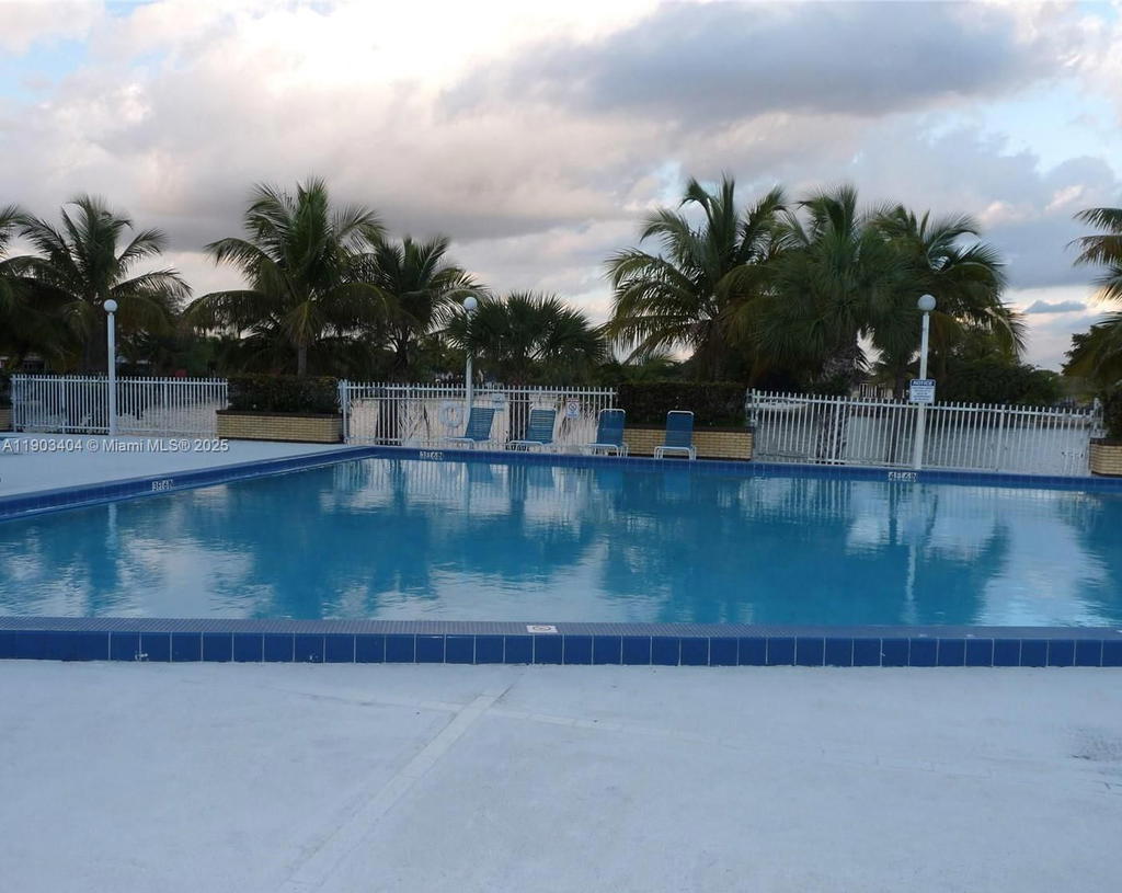 Real estate property located at 14401 Kendall Dr #303N, Miami-dade, Promenade At Kendale Lake, Miami, FL