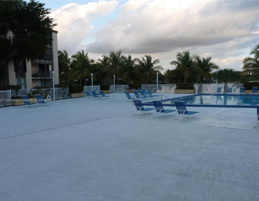 Real estate property located at 14401 Kendall Dr #303N, Miami-dade, Promenade At Kendale Lake, Miami, FL