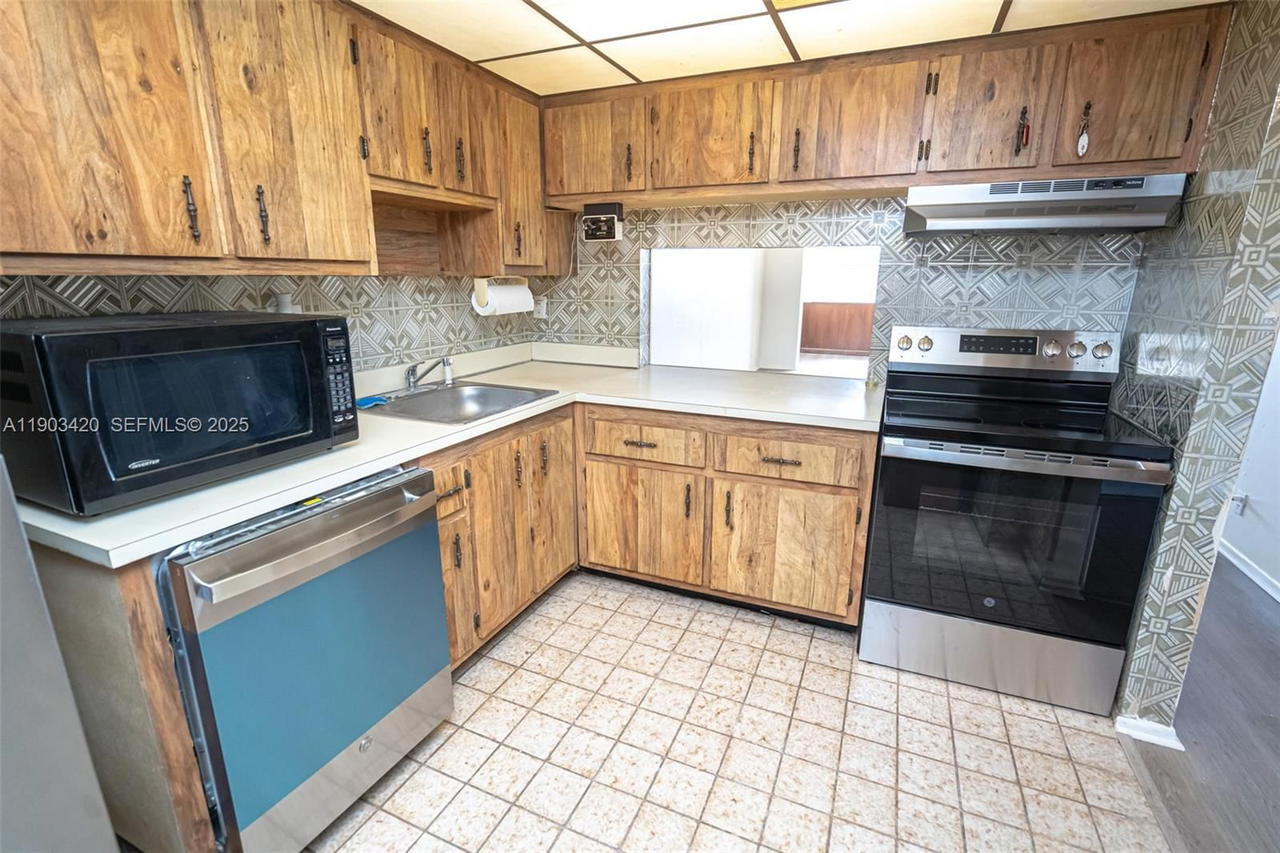 Real estate property located at 1891 81st Ave #310, Broward, Gardens Of Burnham Woods, North Lauderdale, FL