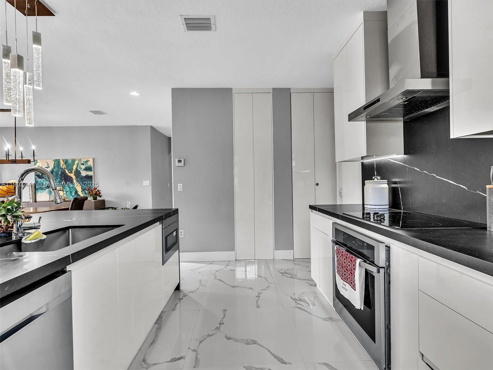 Real estate property located at 16691 89th Pl, Miami-dade, Genesis Oak Gardens, Miami Lakes, FL