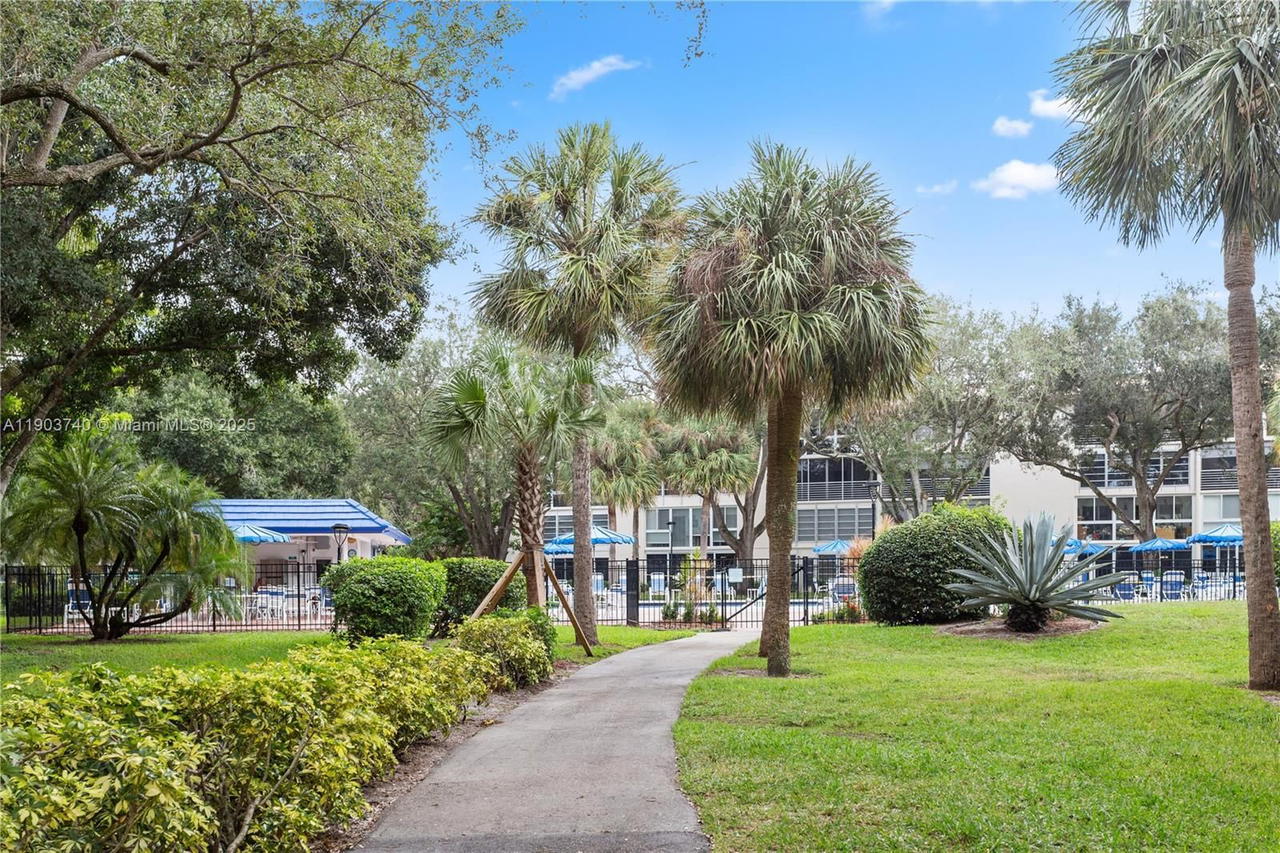 Real estate property located at 2301 Lucaya Ln N2, Broward, Wynmor Lucaya Ge 1-b Condo, Coconut Creek, FL
