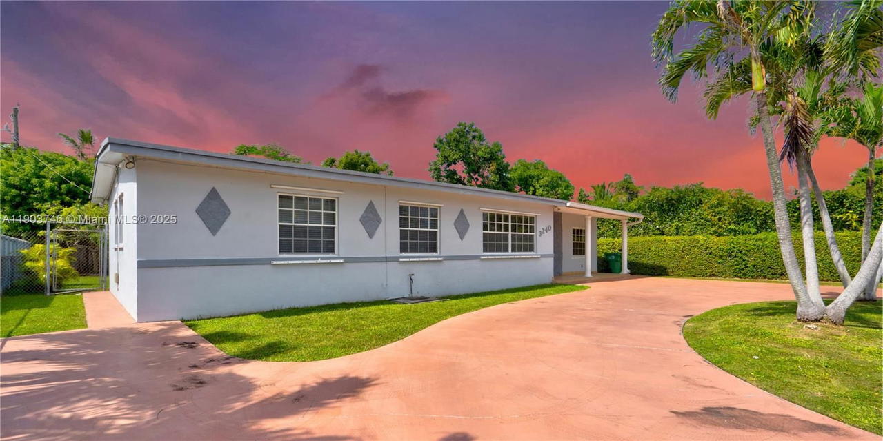 Real estate property located at 3240 104th Ave, Miami-dade, Lee Manor 2nd Addn, Miami, FL