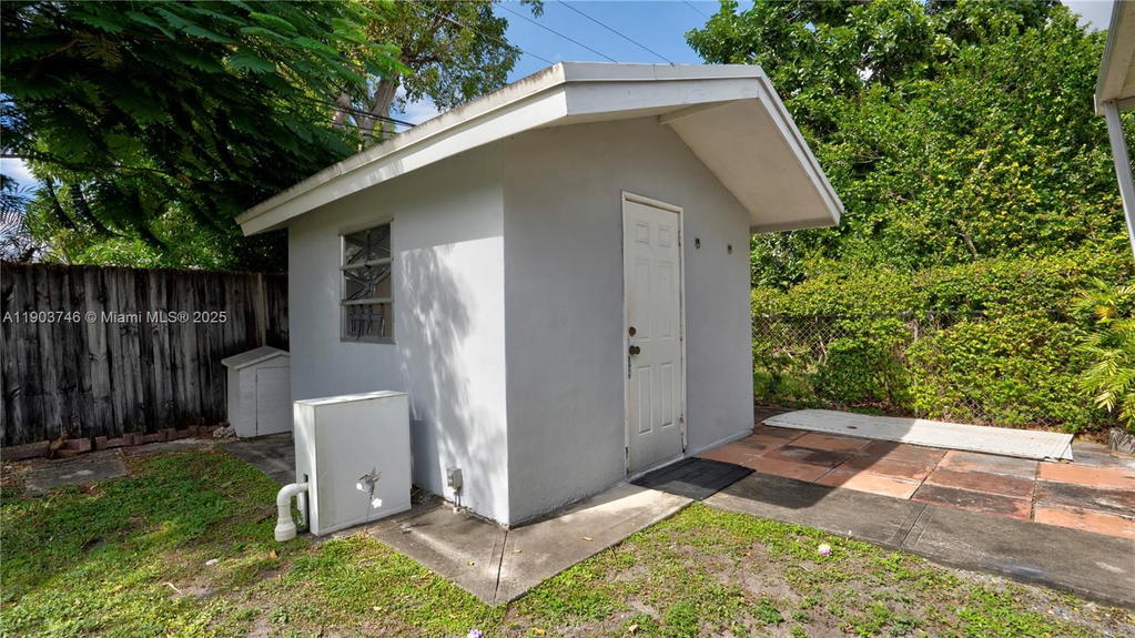 Real estate property located at 3240 104th Ave, Miami-dade, Lee Manor 2nd Addn, Miami, FL