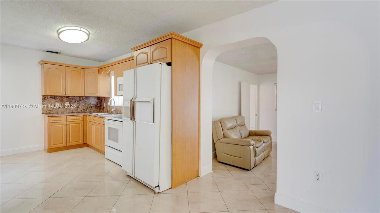 Real estate property located at 3240 104th Ave, Miami-dade, Lee Manor 2nd Addn, Miami, FL