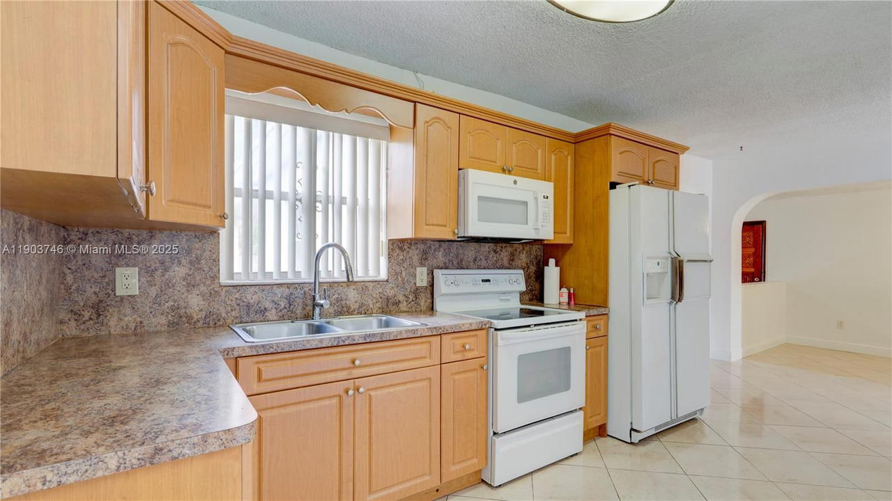 Real estate property located at 3240 104th Ave, Miami-dade, Lee Manor 2nd Addn, Miami, FL
