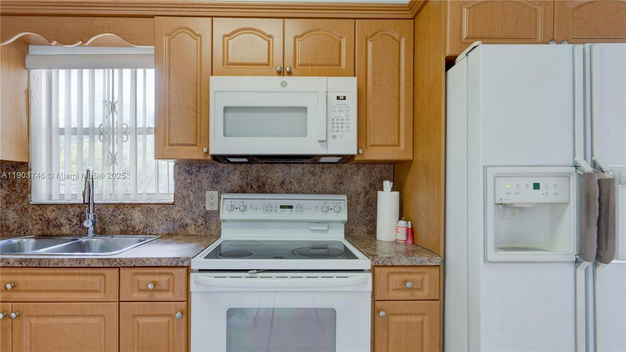 Real estate property located at 3240 104th Ave, Miami-dade, Lee Manor 2nd Addn, Miami, FL