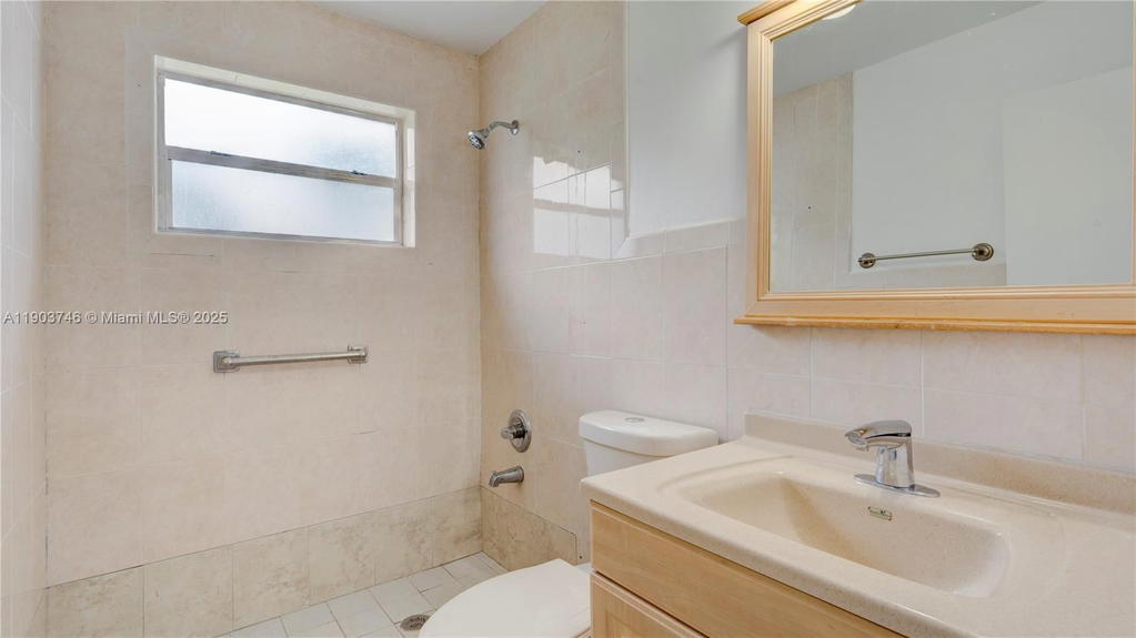 Real estate property located at 3240 104th Ave, Miami-dade, Lee Manor 2nd Addn, Miami, FL
